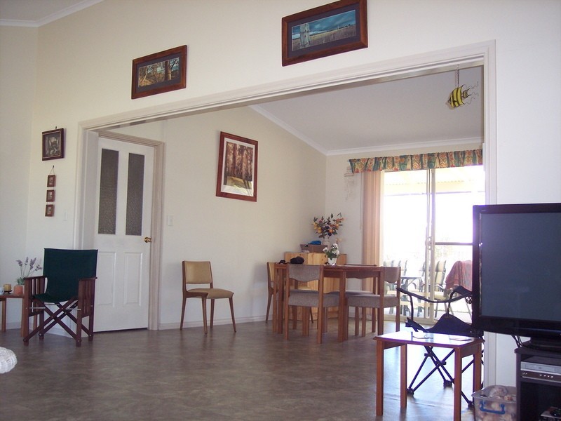 7 Hunter Crescent, Green Head WA 6514