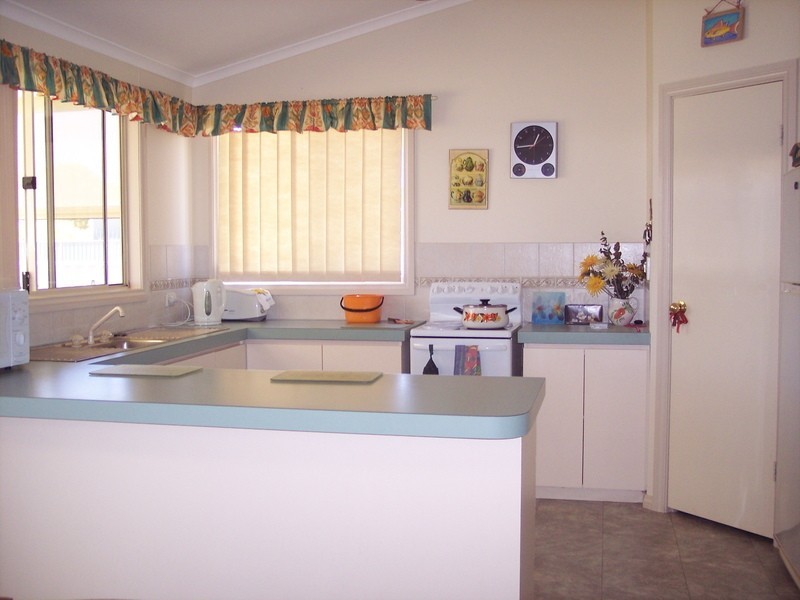 7 Hunter Crescent, Green Head WA 6514