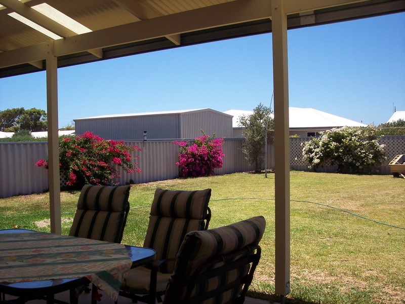 7 Hunter Crescent, Green Head WA 6514