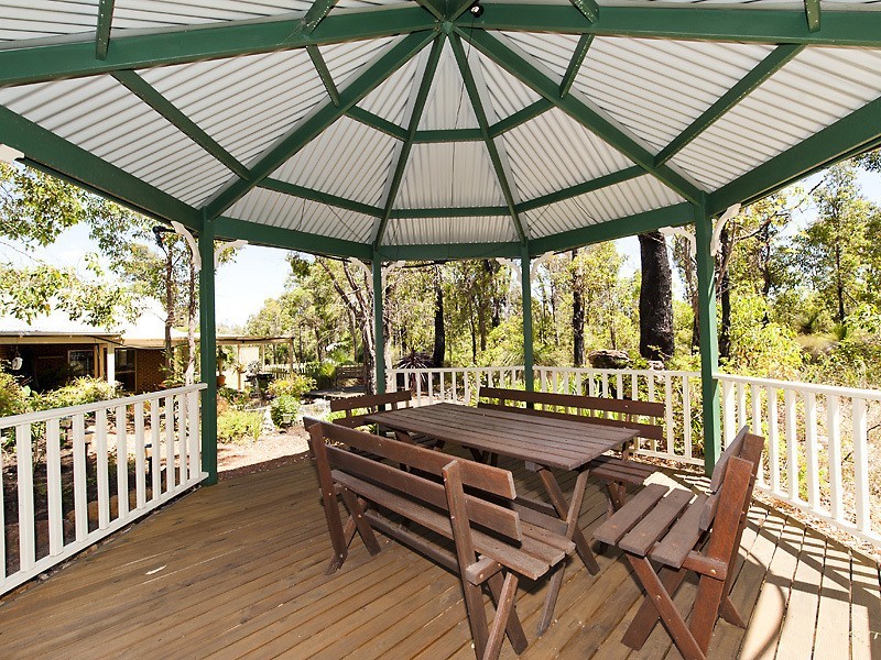 4415 Stoneville Road, Stoneville WA 6081