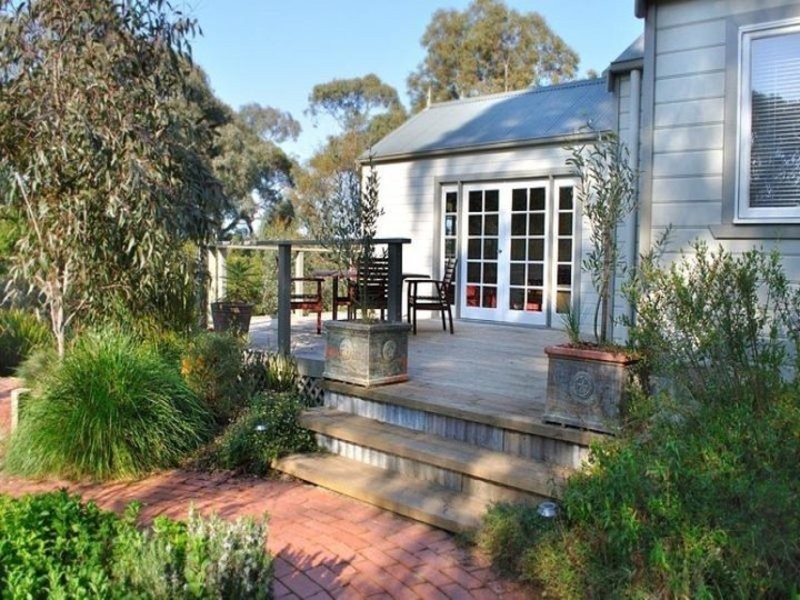 39 Young Street, Linton VIC 3360