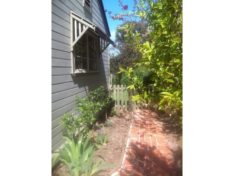 39 Young Street, Linton VIC 3360