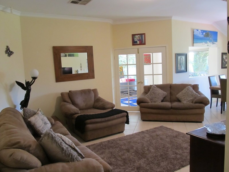 21 Feeney Gardens, High Wycombe WA 6057