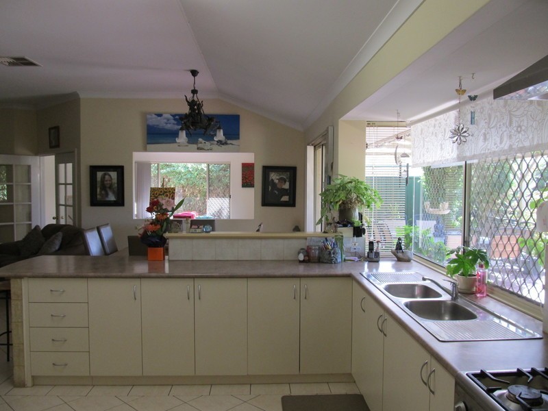 21 Feeney Gardens, High Wycombe WA 6057