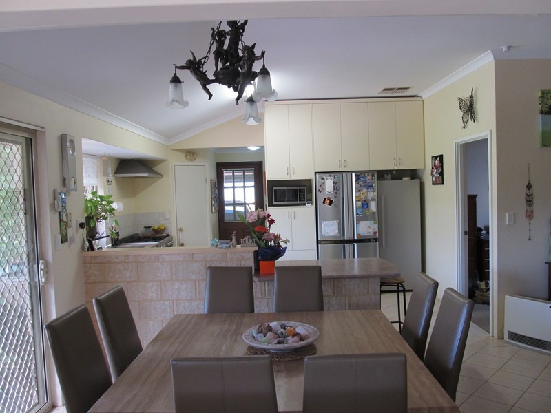 21 Feeney Gardens, High Wycombe WA 6057