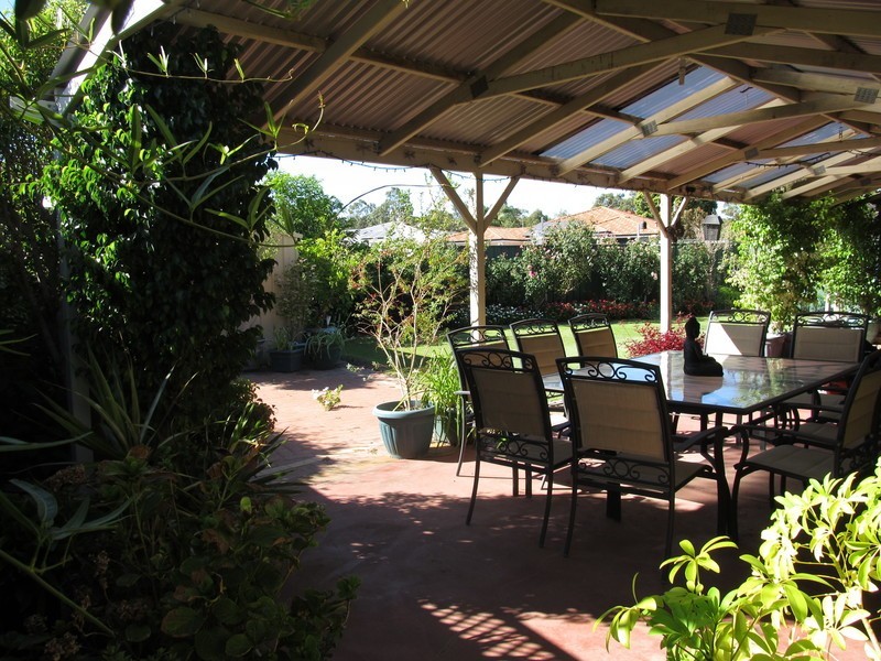 21 Feeney Gardens, High Wycombe WA 6057