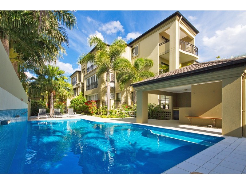 1/8 Parnoo Street, Chevron Island QLD 4217