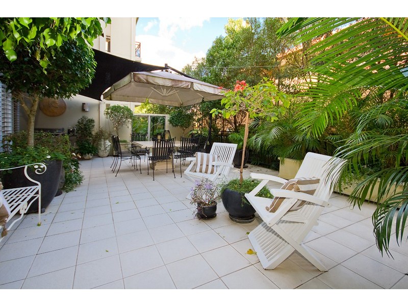 1/8 Parnoo Street, Chevron Island QLD 4217