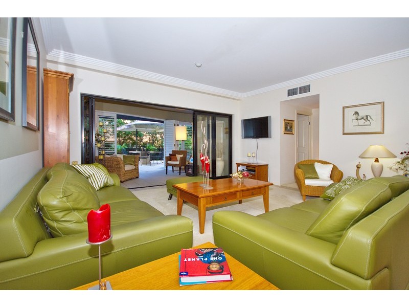 1/8 Parnoo Street, Chevron Island QLD 4217