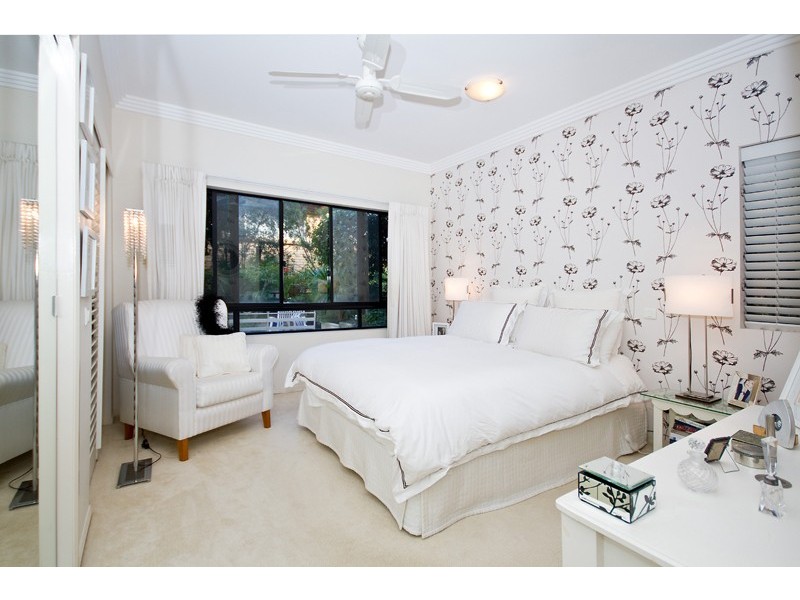 1/8 Parnoo Street, Chevron Island QLD 4217