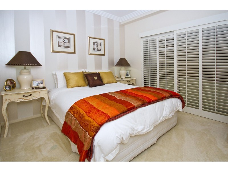 1/8 Parnoo Street, Chevron Island QLD 4217