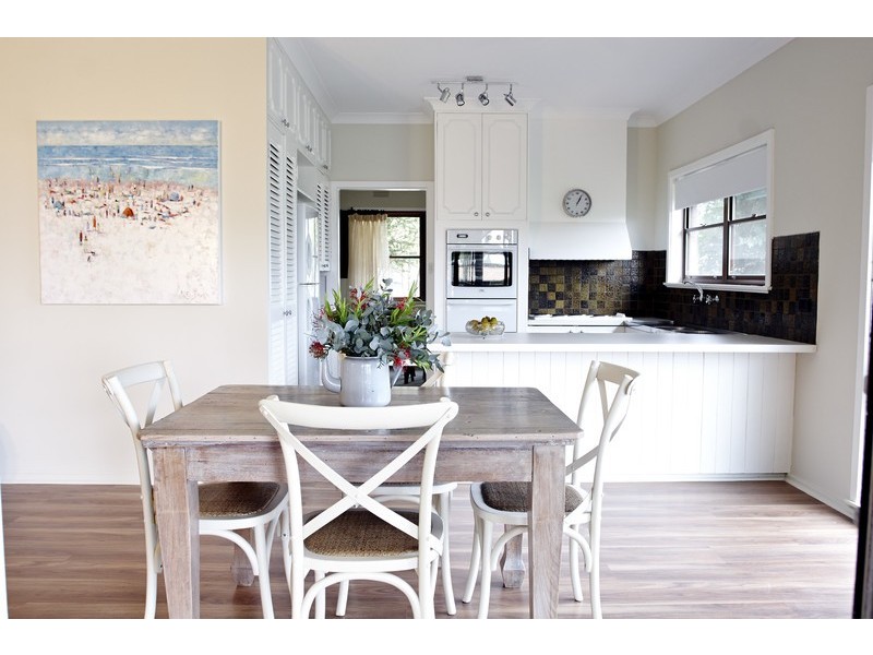 1 Banks Avenue, Kooringal NSW 2650