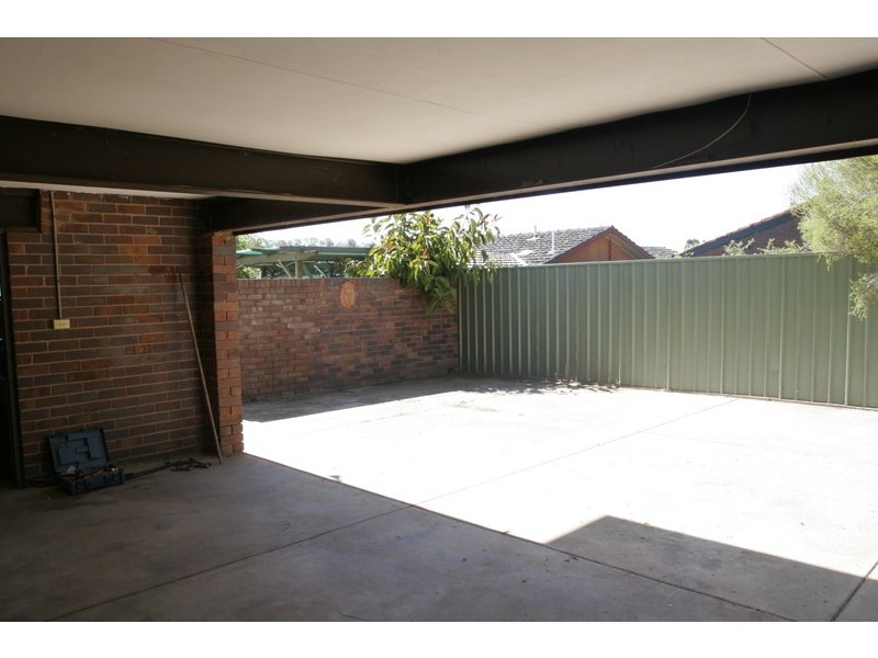 1 Banks Avenue, Kooringal NSW 2650