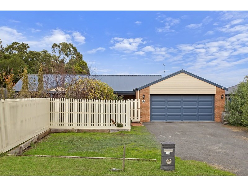 121  Mill Street, Mortlake VIC 3272