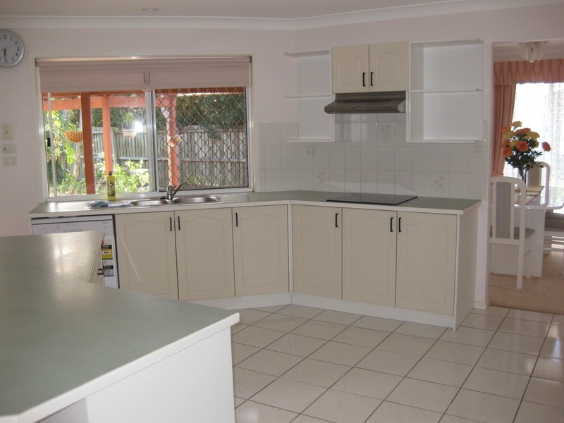 9 Ethion Drive, Regents Park QLD 4118