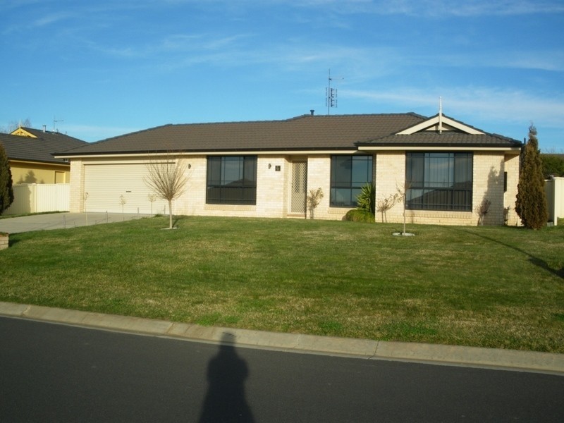 4 Roxburgh, Kelso NSW 2795