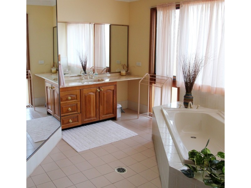 37 Morley Avenue, Bateau Bay NSW 2261