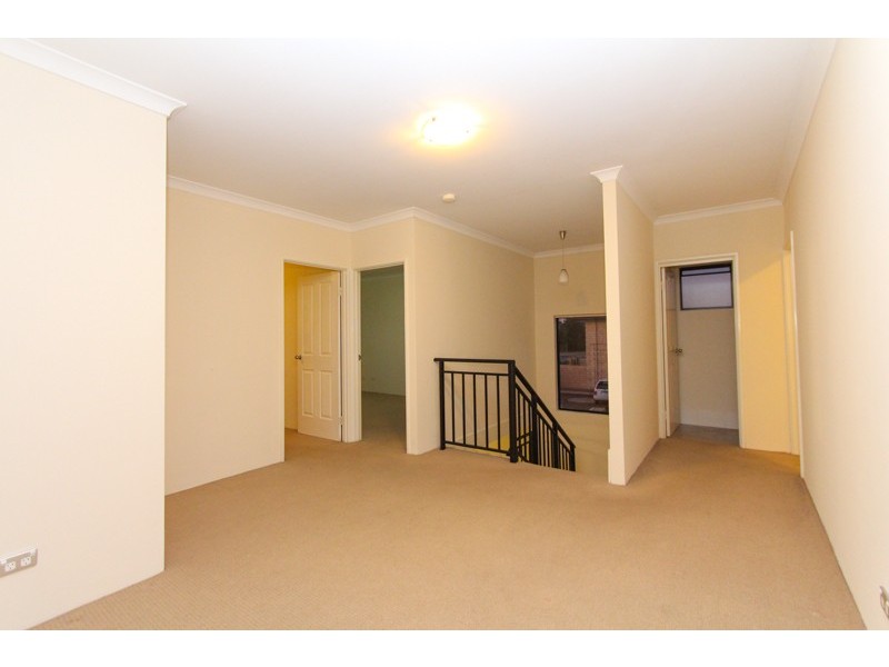 13 Station St, Cannington WA 6107