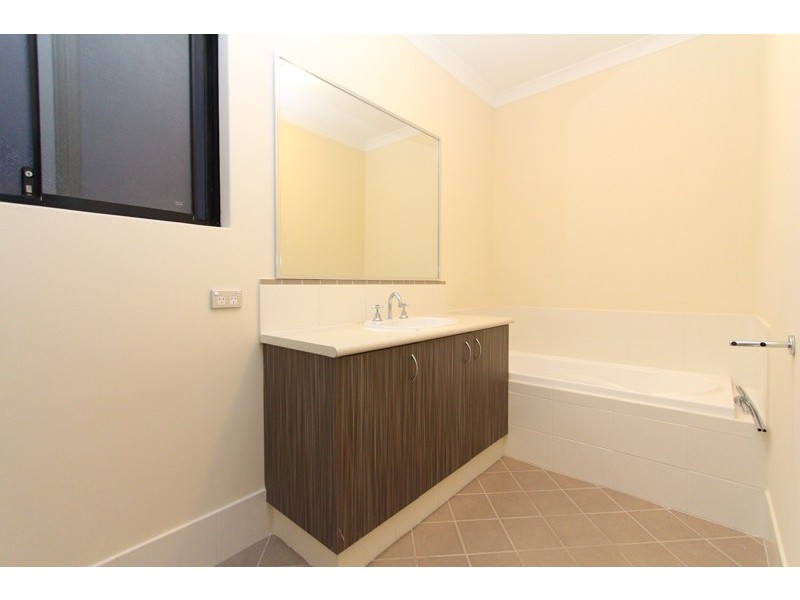 13 Station St, Cannington WA 6107