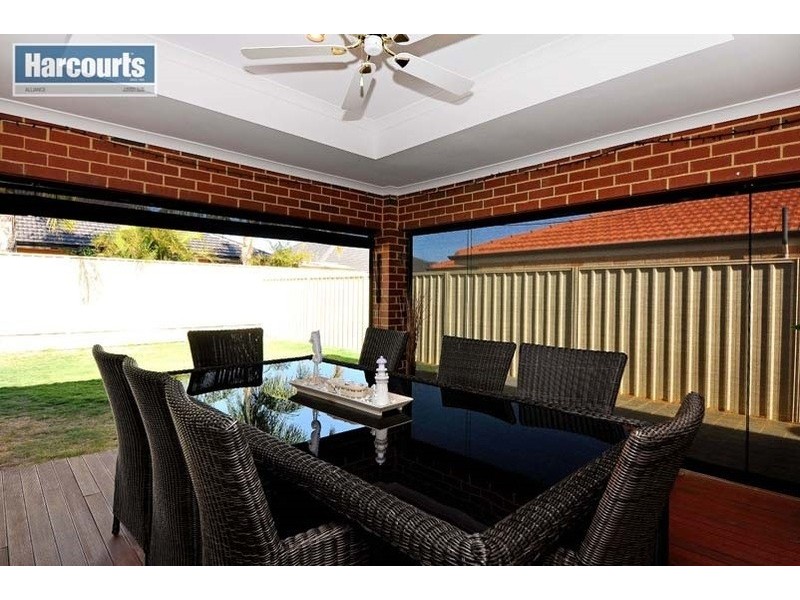 22 Fineview Crescent, Carramar WA 6031