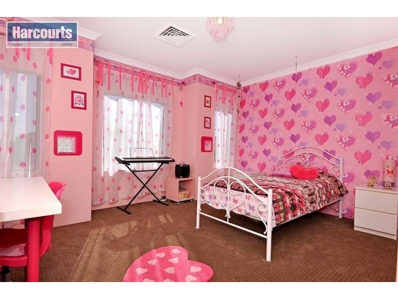 22 Fineview Crescent, Carramar WA 6031