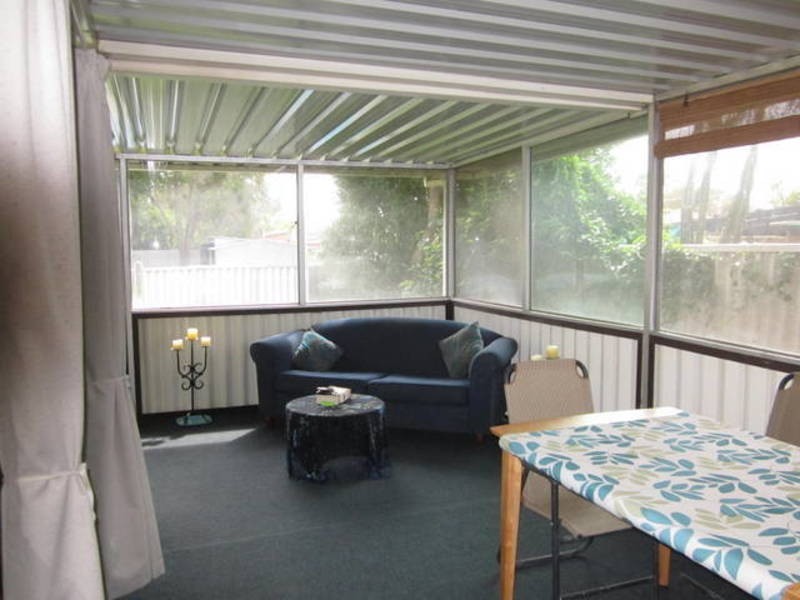 5 Berehaven Ave, Thornlie WA 6108