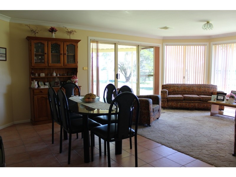 34  Vernon Drive, Cowra NSW 2794