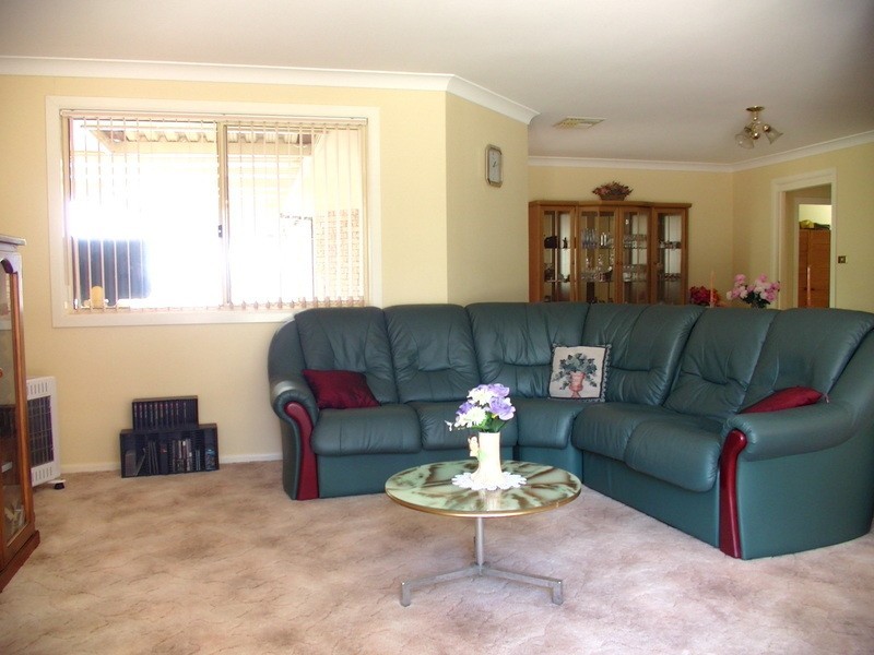 34  Vernon Drive, Cowra NSW 2794