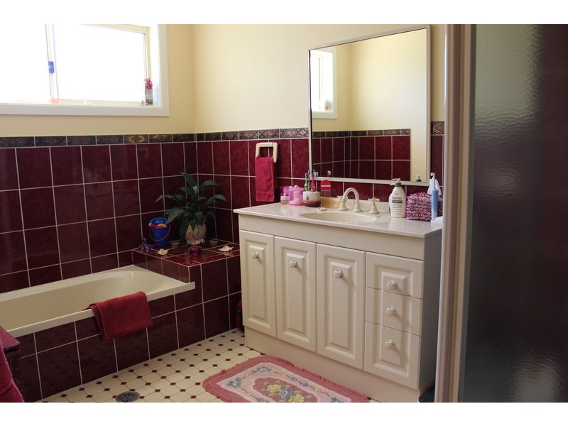 34  Vernon Drive, Cowra NSW 2794