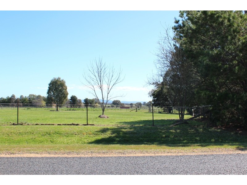 34  Vernon Drive, Cowra NSW 2794