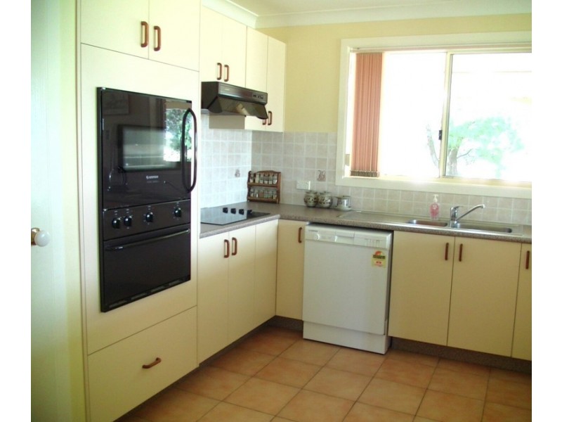 34  Vernon Drive, Cowra NSW 2794