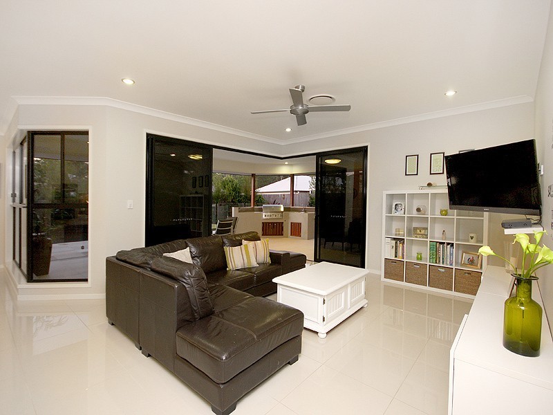 3 Maggie Place, Cashmere QLD 4500
