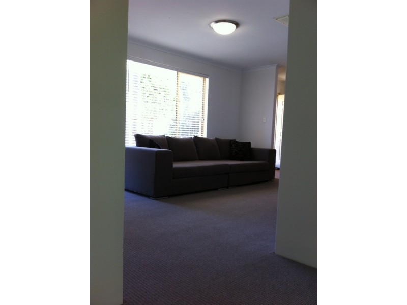 15 Rochester Way, Meadow Springs WA 6210