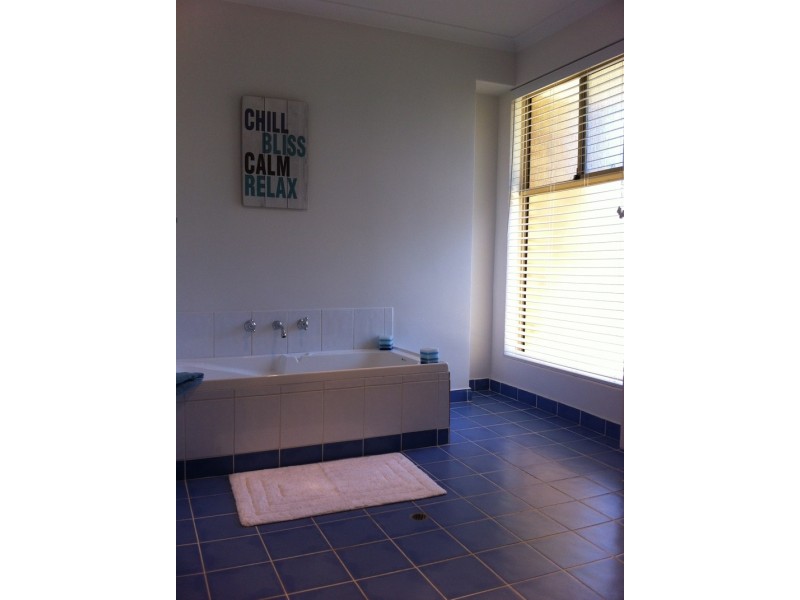 15 Rochester Way, Meadow Springs WA 6210