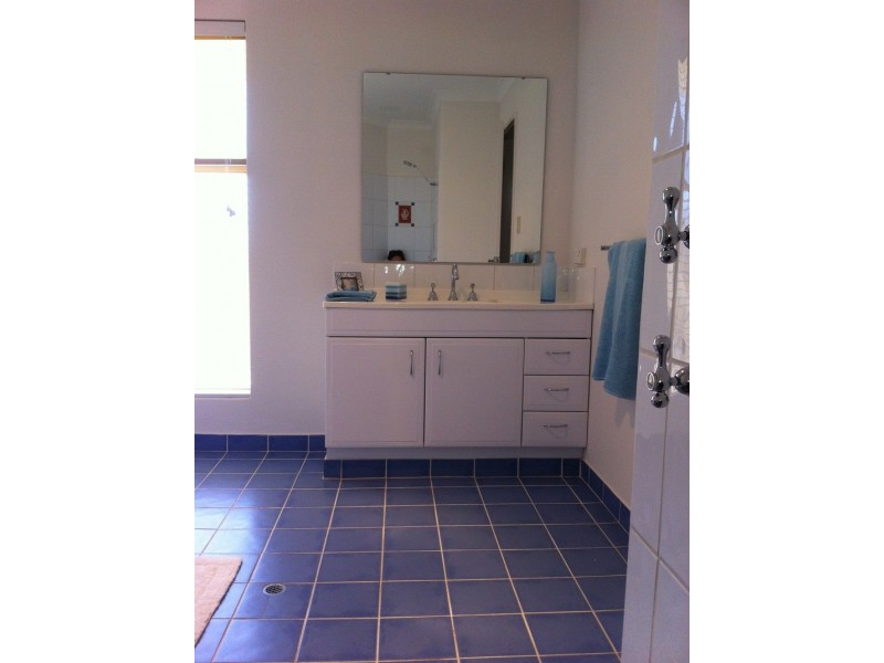 15 Rochester Way, Meadow Springs WA 6210