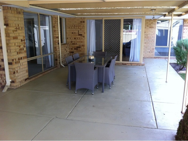 15 Rochester Way, Meadow Springs WA 6210