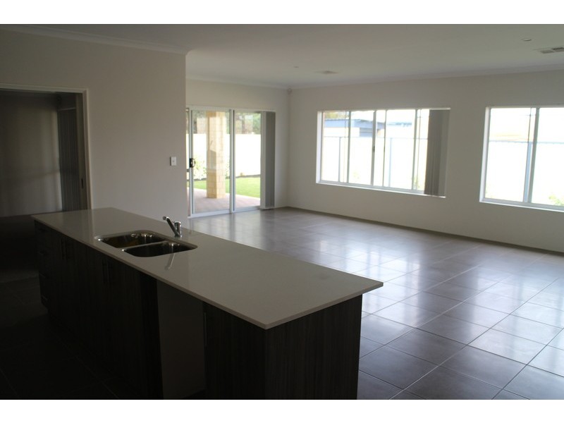 35 CERVANTES DRIVE, Erskine WA 6210