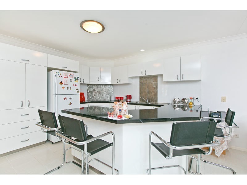 8/10-18   BARRON ROAD, Birkdale QLD 4159