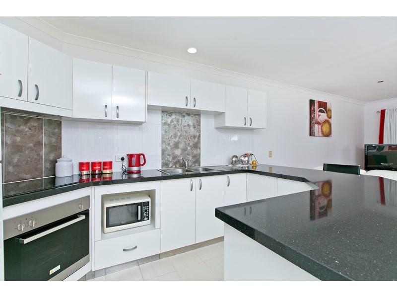 8/10-18   BARRON ROAD, Birkdale QLD 4159