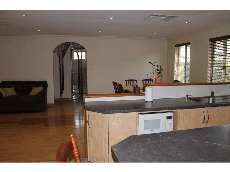 4 Glacier Gardens, Ballajura WA 6066