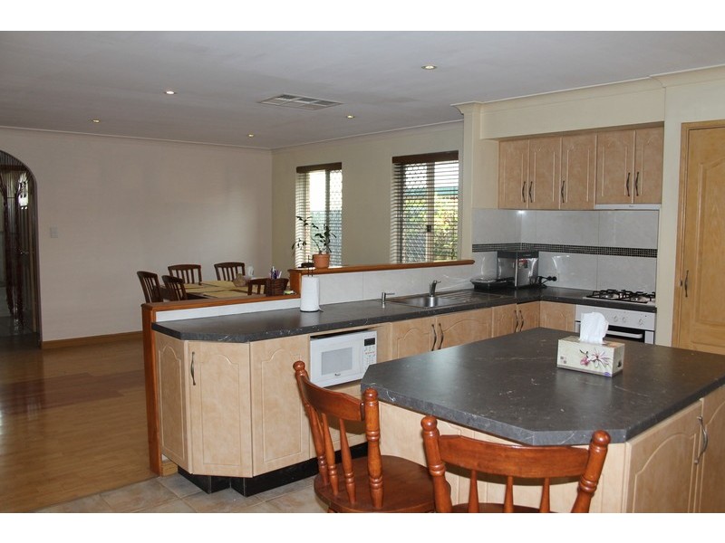 4 Glacier Gardens, Ballajura WA 6066