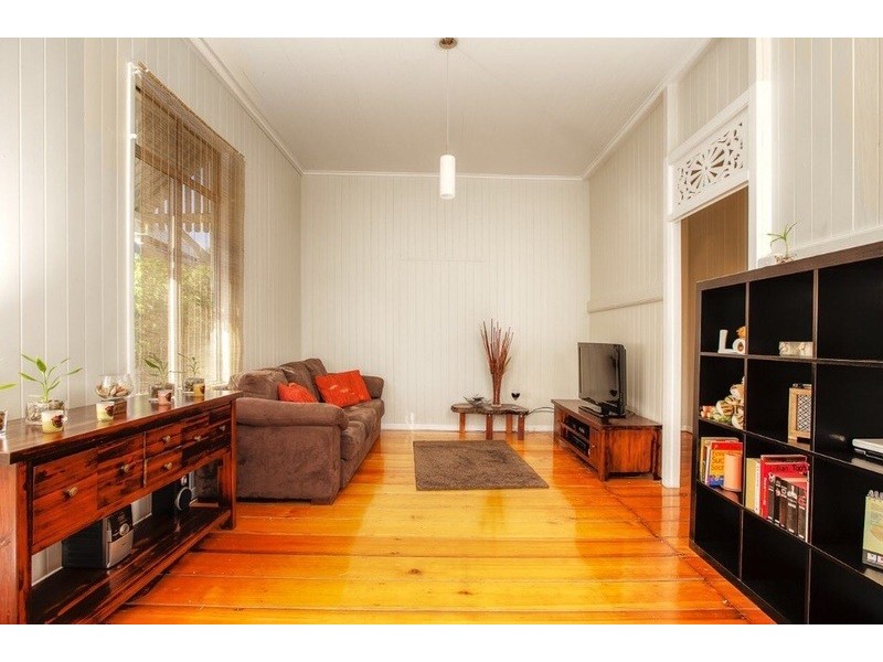 2 Telegraph Street, North Ipswich QLD 4305