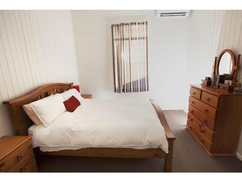 2 Telegraph Street, North Ipswich QLD 4305