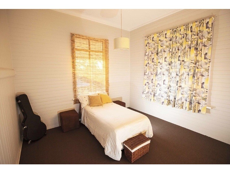 2 Telegraph Street, North Ipswich QLD 4305