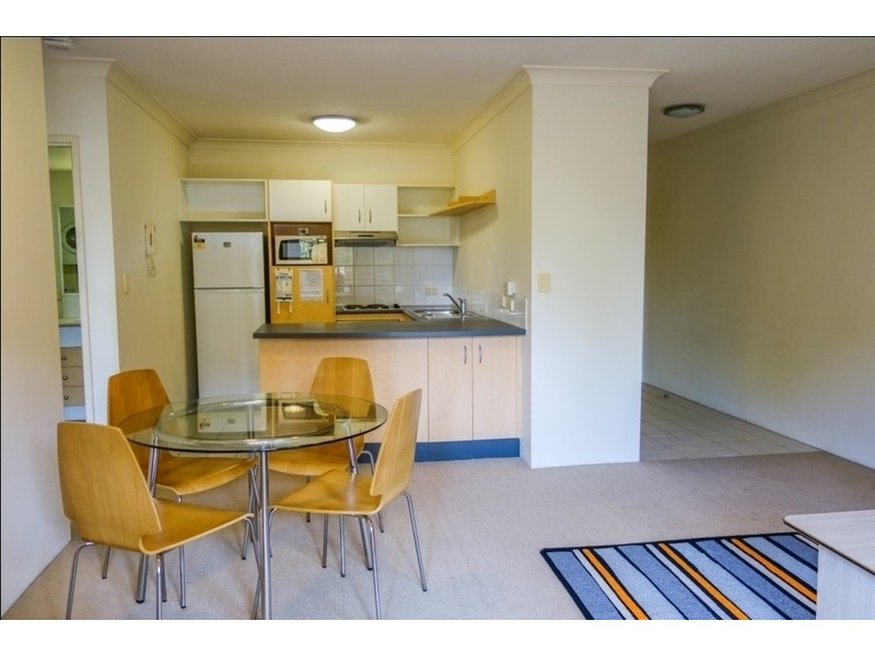 20/300 Sir Fred Schonell Drive, St Lucia QLD 4067