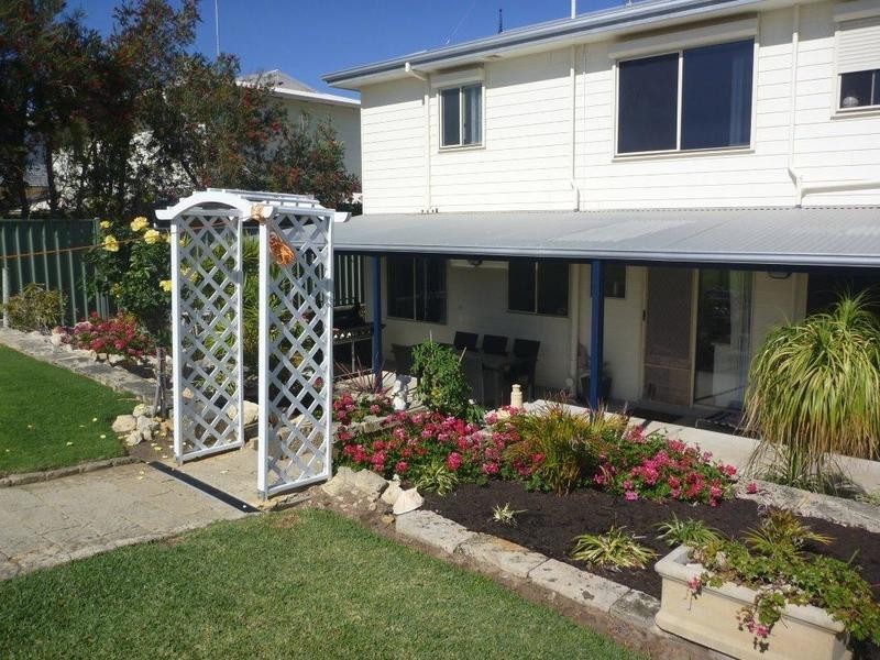 14 Larwood Elbow, Seabird WA 6042