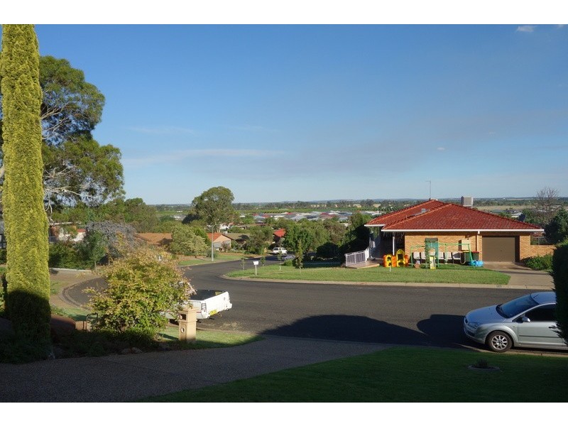 25B Holmes Cres, Griffith NSW 2680