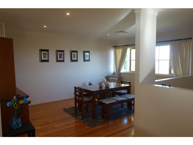 25B Holmes Cres, Griffith NSW 2680