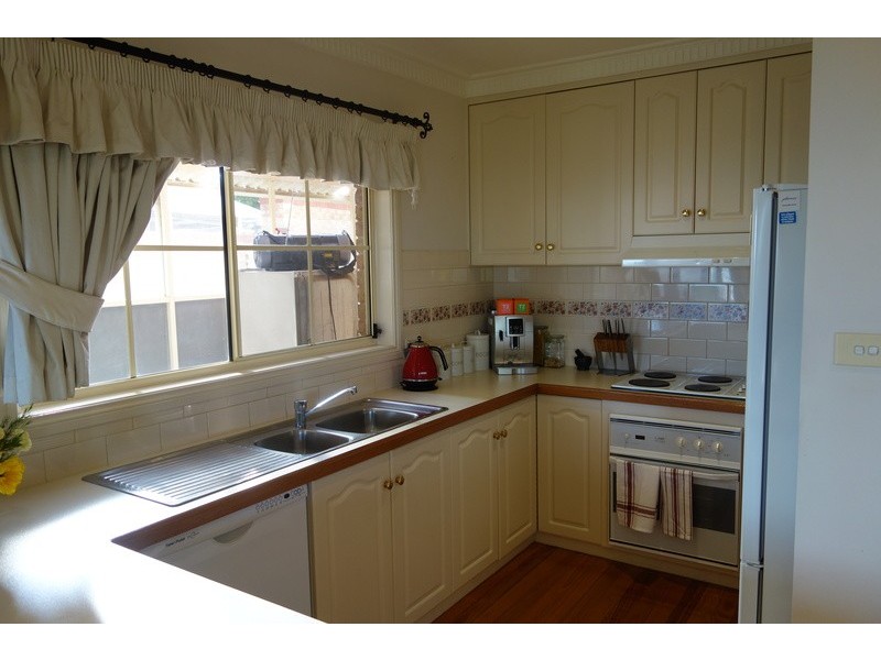 25B Holmes Cres, Griffith NSW 2680