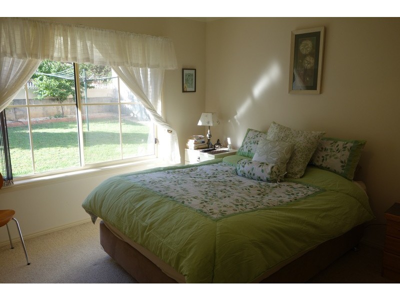 25B Holmes Cres, Griffith NSW 2680